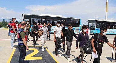 296 Afganistanlı göçmen ülkelerine gönderildi