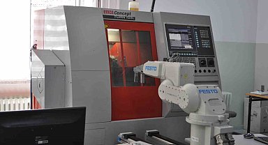 'Karanlık Fabrika' yapan liseli öğrenciler iş kazalarının önüne geçecek