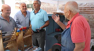 'Minik Kuş' lakaplı bıçakçıdan müşterilerine tezgah başında konser