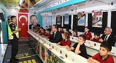 'Mobil Trafik Eğitim Tırı' Hakkari'de