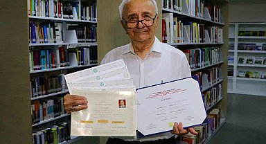 'Okumak mutlu ediyor' dedi, 73 yaşında 7'nci yüksek lisansına geçti