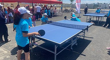 'Uçan Raketler' Kahramanmaraş konteyner kentteki çocuklarla buluştu