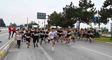 5 kilometrelik Gül koşusunda kıyasıya mücadele