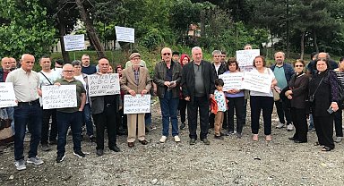 6 yıl önce evleri kentsel dönüşüm için yıkıldı, boş araziye bakıp bekliyorlar