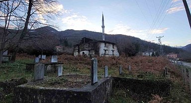 600 yıllık tarihi cami, defineciler tarafından talan edildi