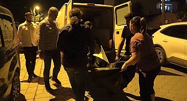 8 aylık bebeğini banyoda yıkarken kalbine yenik düştü