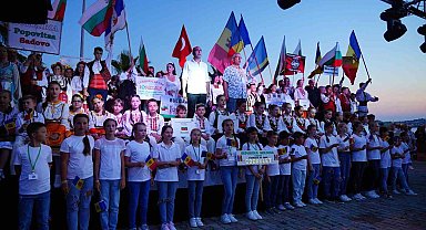 8. Ayvalık Halk Dansları Festivaline coşkulu veda