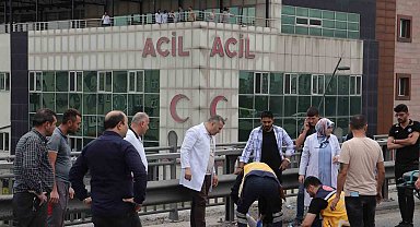 Acil Servisin önünde kaza: Sağlık çalışanları seferber oldu