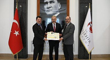 Adalet çalışanları depremzedeler için maaşlarından 436 bin lira bağışladı