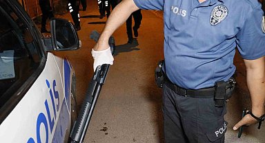 Adana'da havaya ateş açan magandalar ruhsatsız silahlarıyla yakalandı