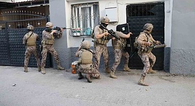 Adana'da organize suç örgütüne şafak baskını: Çok sayıda gözaltı var