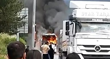 Adana'da seyir halindeki otobüste yangın çıktı