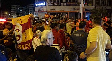 Adana'daki taraftarlar Galatasaray şampiyonluk sevincini yaşadı