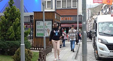 Afrikalı öğrenciler Gümüşhane'de dolmuşta konser verirse...