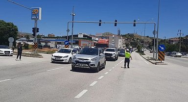Afyonkarahisar- Antalya karayolunda trafik yoğunluğu yaşanıyor