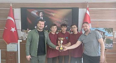 Afyonkarahisar Spor Kulübü öğrencileri yarışmadan üçüncülükle döndü