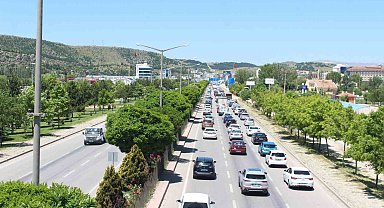 Afyonkarahisar'da kavşak noktalarda trafik yoğunluğu