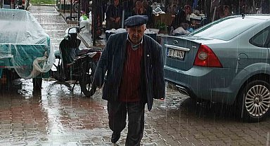 Afyonkarahisar'da sağanak yağış etkili oldu