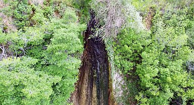 Ağlayan şelale dikkat çekiyor