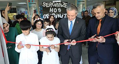 Ağrı'da özel eğitim öğrencilerinin yılsonu calışmaları ilgi odağı oldu