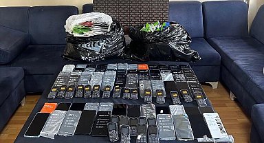 Ağrı'da piyasa değeri 1 milyon 200 lira olan kaçak telefonlar ele geçirildi