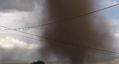 Ahlat'ta dev hortum görüntülendi