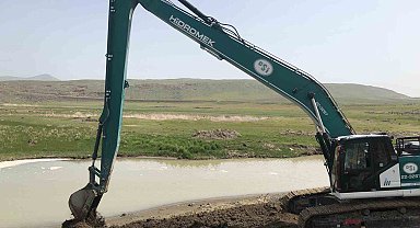 Ahlat'ta sulama kanalları temizleniyor