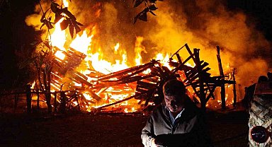 Ahşap ev alevlere teslim oldu