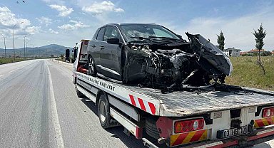 AK Parti'li belediye başkanının aracı tırla çapıştı, feci kaza anı kameraya yansıdı