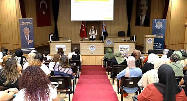 Akdeniz Belediyesi ebeveynlere 'Çocuğum Okula Hazır mı Semineri' verdi