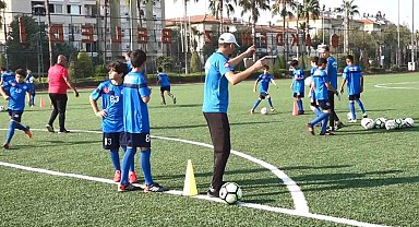 Akdeniz Belediyesi yaz spor okullarında geleceğin sporcularını yetiştiriyor