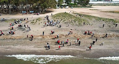 Akdeniz'de caretta carettaların yuvalandığı alanlar temizlendi