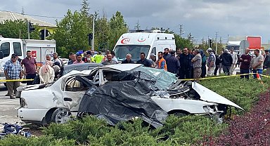 Aksaray'da 2 otomobil çarpıştı: 3 ölü, 2 ağır yaralı