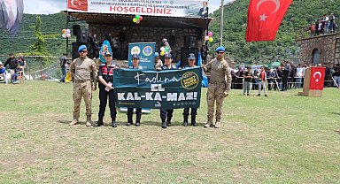 Aksaray'da hıdrellez şenliklerinde jandarmadan KADES eğitimi