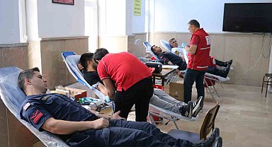 Aksaray'da jandarmadan Kızılay'a kan bağışı