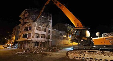 Aksaray'da risk teşkil eden yapılar yıkılıyor