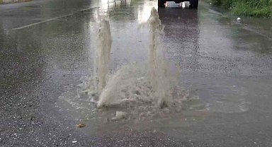 Aksaray'da sel: Rögar kapaklarından su fışkırdı, tarım arazileri sular altında kaldı