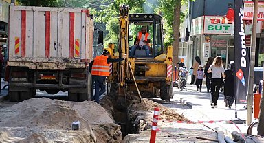 Akşehir'de içme suyu şebekesi yenileme çalışmaları sürüyor