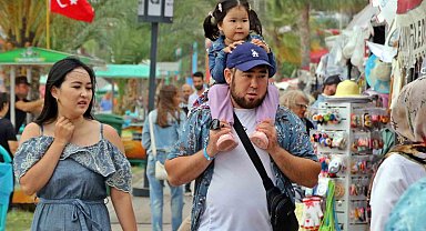 Alanya turizm ve sanatı doya doya yaşamaya devam ediyor