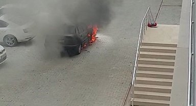 Alev alan araç kullanılamaz hale geldi