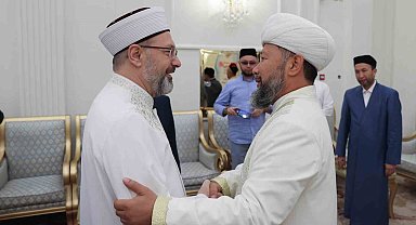 Ali Erbaş: "Hacdaki güzel hatıralarınızı evlatlarınıza intikal ettirin"