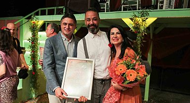 Aliağa Belediye Tiyatrosu oyuncularından muhteşem performans