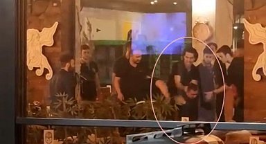 Alkollü girdiği kafede kadına zorluk çıkarınca yaka paça dışarı atıldı