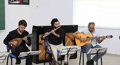 ALKÜ'de mandolin topluluğunun sesi Avrupa'n duyuldu