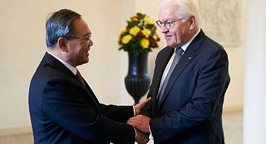 Almanya Cumhurbaşkanı Steinmeier ile Çin Başbakanı Li Berlin'de bir araya geldi