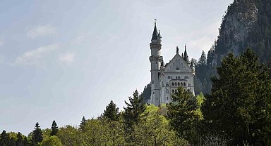 Almanya'da iki turist kadın 50 metrelik uçurumdan aşağı atıldı: 1 ölü, 1 yaralı