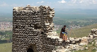 Alpaslan diyarının tarihi tuvallere işleniyor
