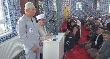 Altıntaş'ta hac yolcuları dualarla uğurlandı