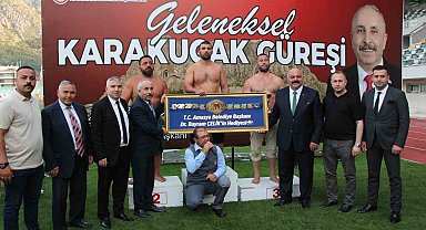 Amasya karakucak güreşlerinde başpehlivan Rıza Yıldırım oldu
