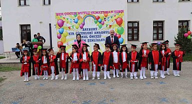 Anaokulu öğrencilerinden yılsonu gösterisi